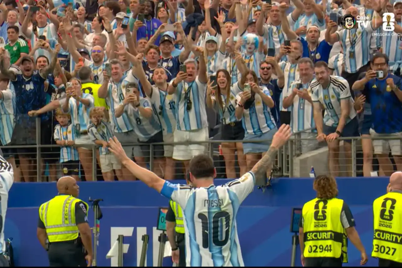 Messi faz história, Argentina vence Áustria e vai ao mata