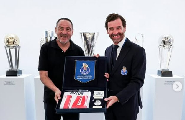 Acreano Rei Artur é homenageado pelo FC Porto em apresentação de elenco no Estádio do Dragão