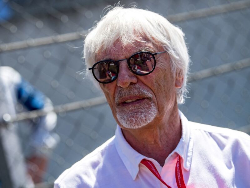 Bernie Ecclestone foi preso por porte ilegal de espingarda em aeroporto