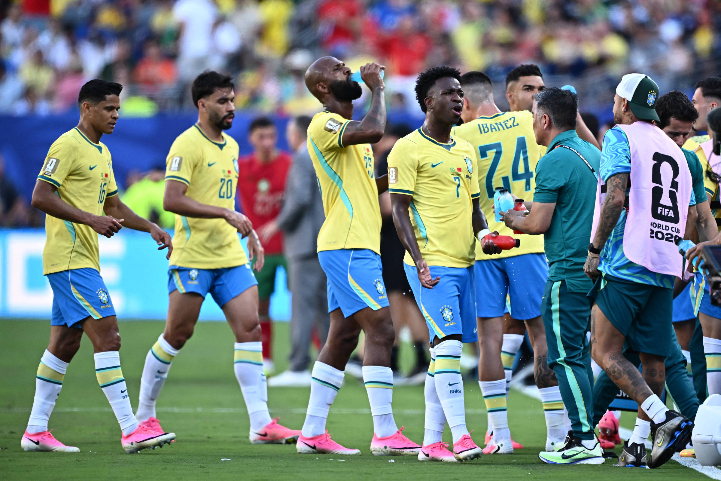 Pausas para hidratação na Copa do Mundo irritam jogadores e torcedores