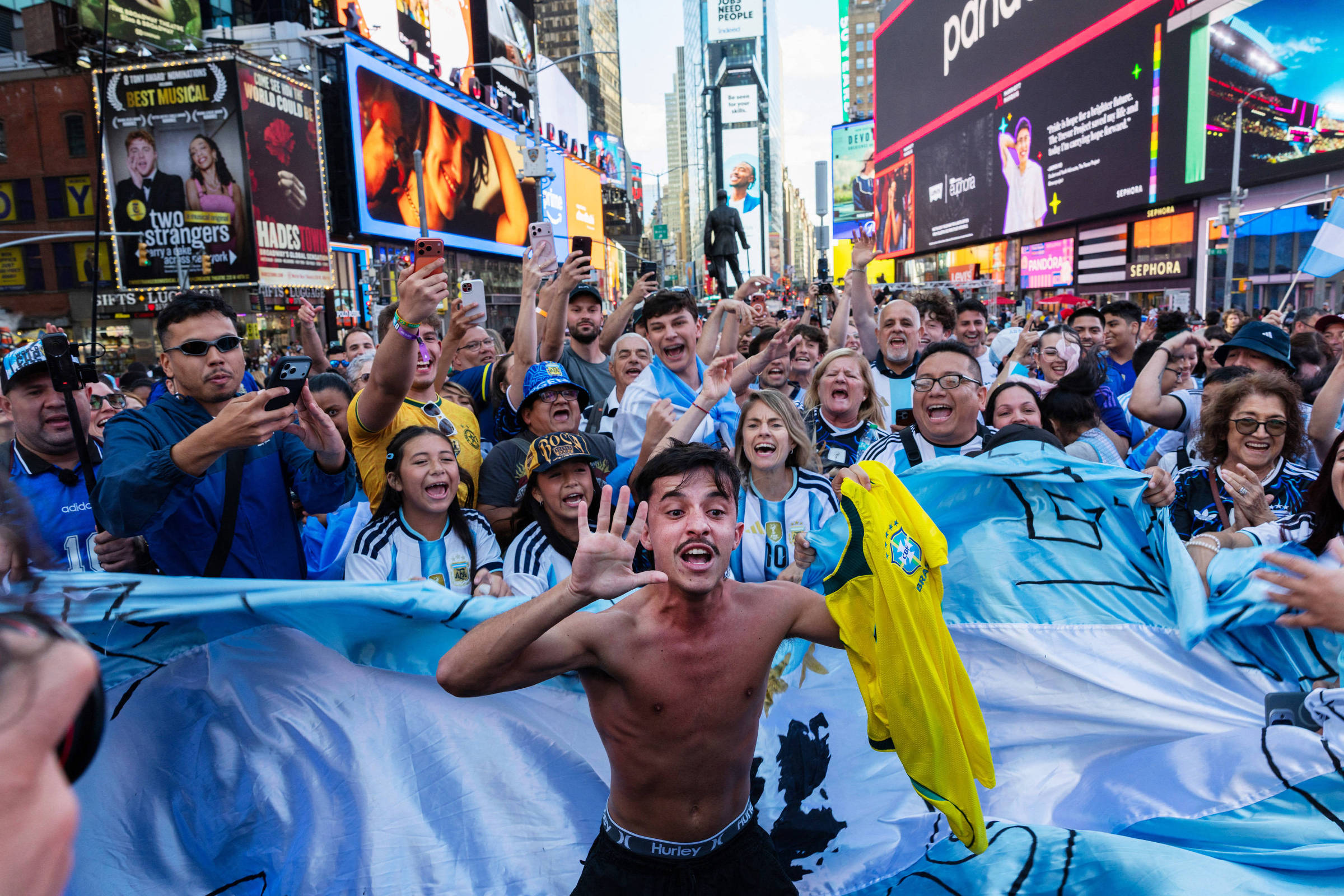 Como Times Square, cartão turístico dos EUA, tornou