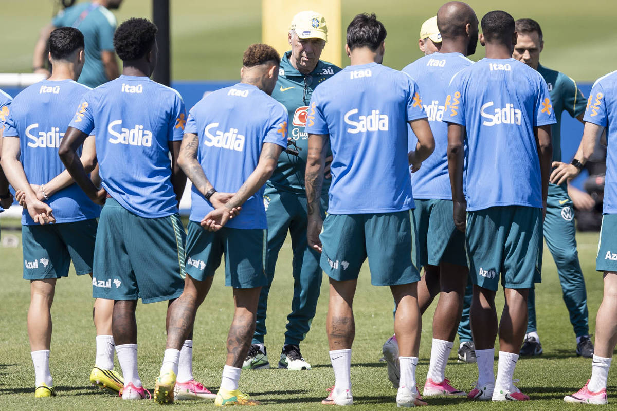 Com múltiplas identidades, seleção tenta mostrar uma vencedora contra a Escócia