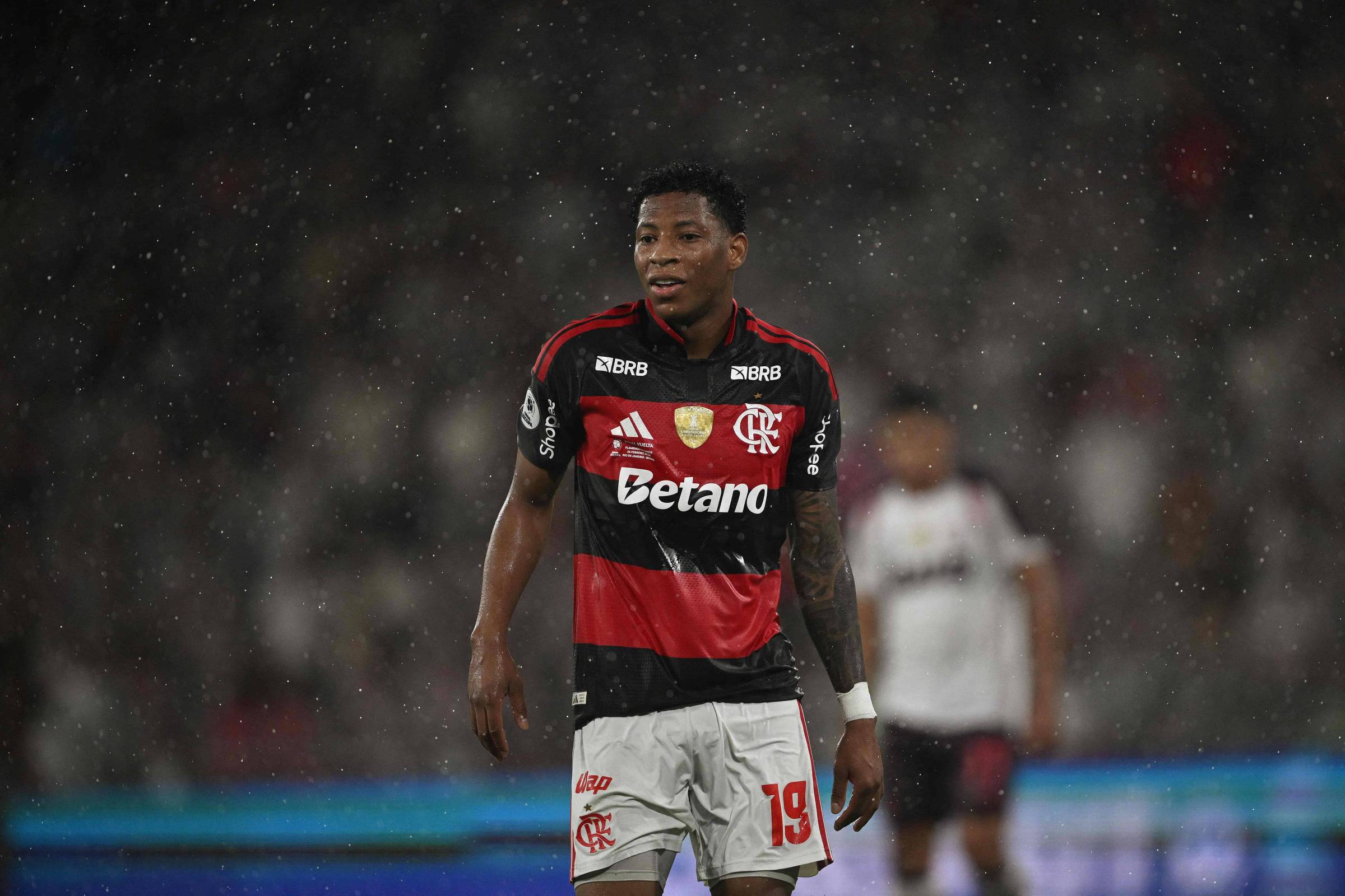 Flamengo contrata dois atacantes e tem equatoriano devolvido; Santos e Vasco se reforçam