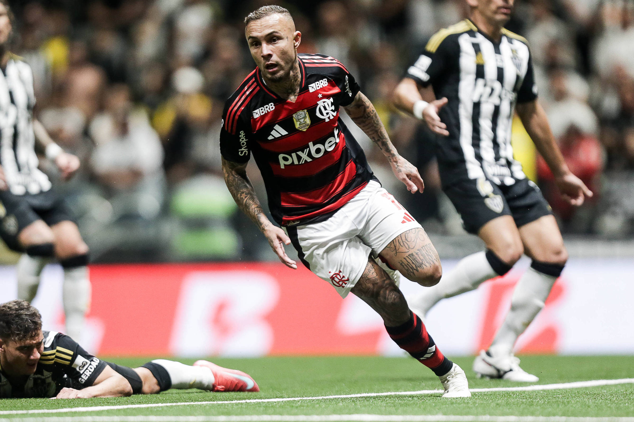 Santos encaminha contratação de Everton Cebolinha e avalia Coutinho