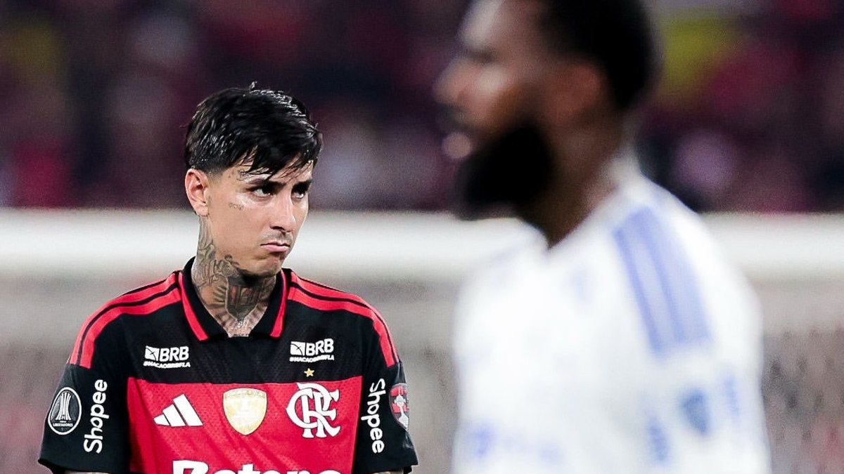 Web cita ajuda de arbitragem ao Flamengo após queda do Cruzeiro