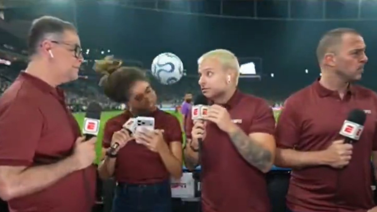 Repórter da ESPN leva bolada na cabeça durante transmissão