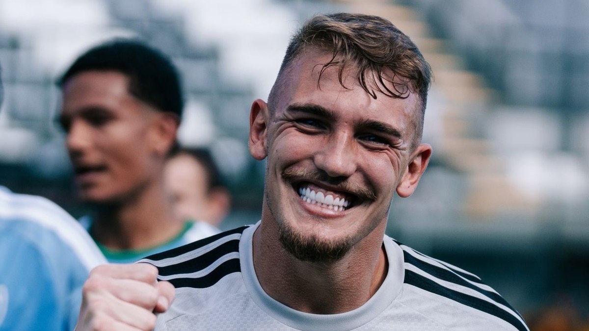Ex-Botafogo é destaque e tem defesa premiada em Portugal