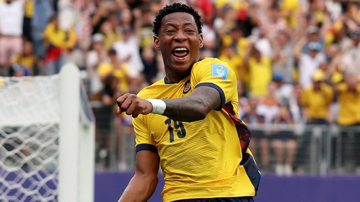 Atacante do Flamengo salva, Equador bate Alemanha e se classifica