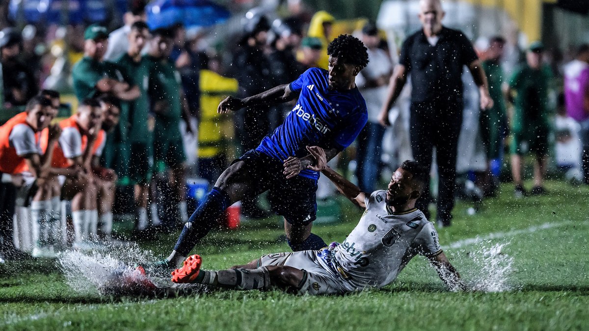 Ex-Flamengo e Cruzeiro vive bom início de temporada em Portugal