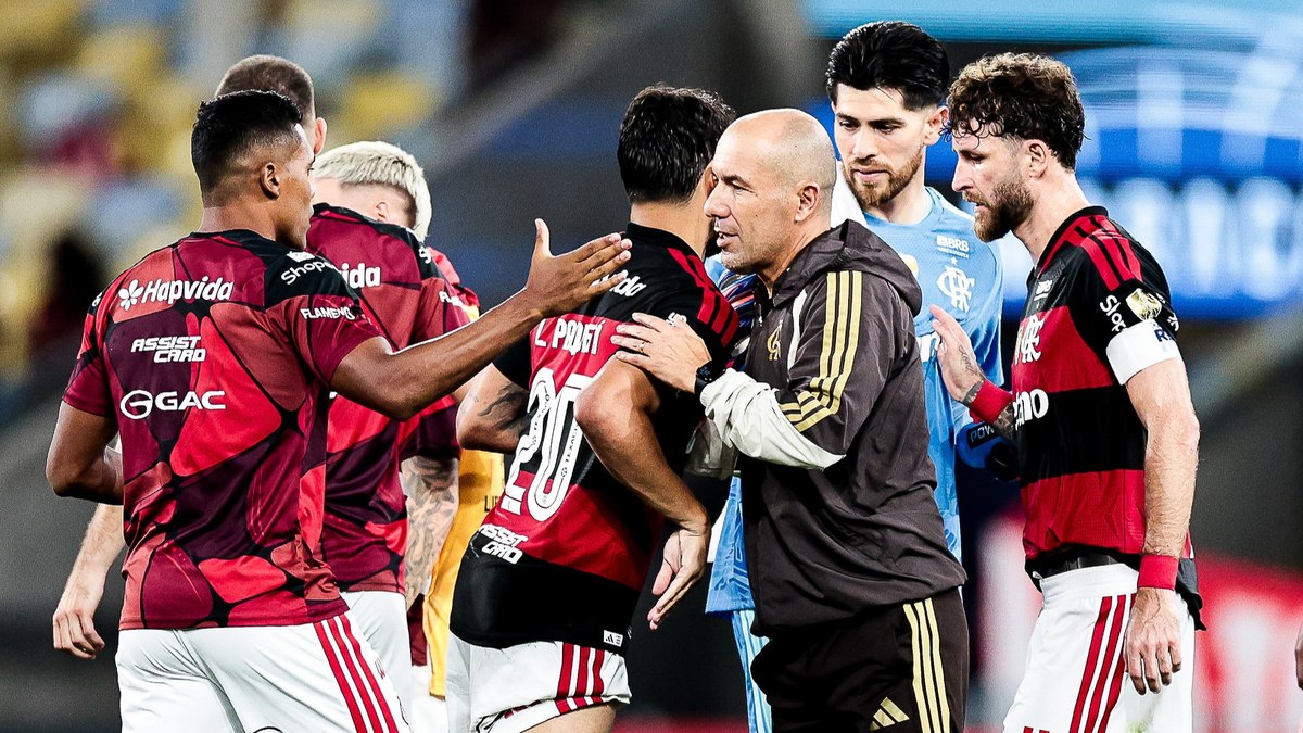 Leonardo Jardim toma decisão e muda rumo de atacante do Flamengo