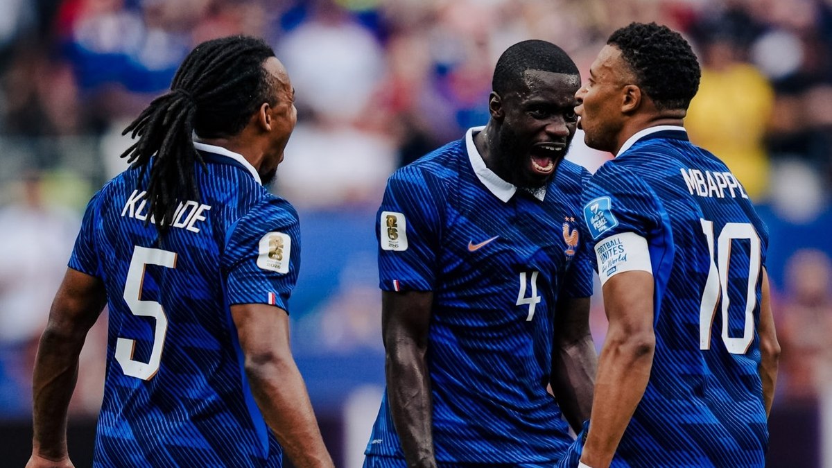 França bate Iraque em jogo marcado por paralisação climática