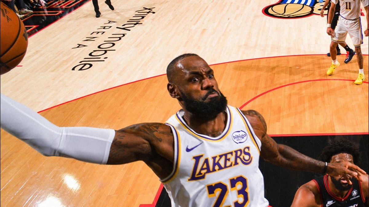 LeBron James deixa os Lakers e pode formar dupla com Curry