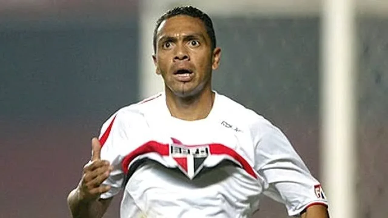 Ex-atacante Leandro é preso por dívida de pensão alimentícia
