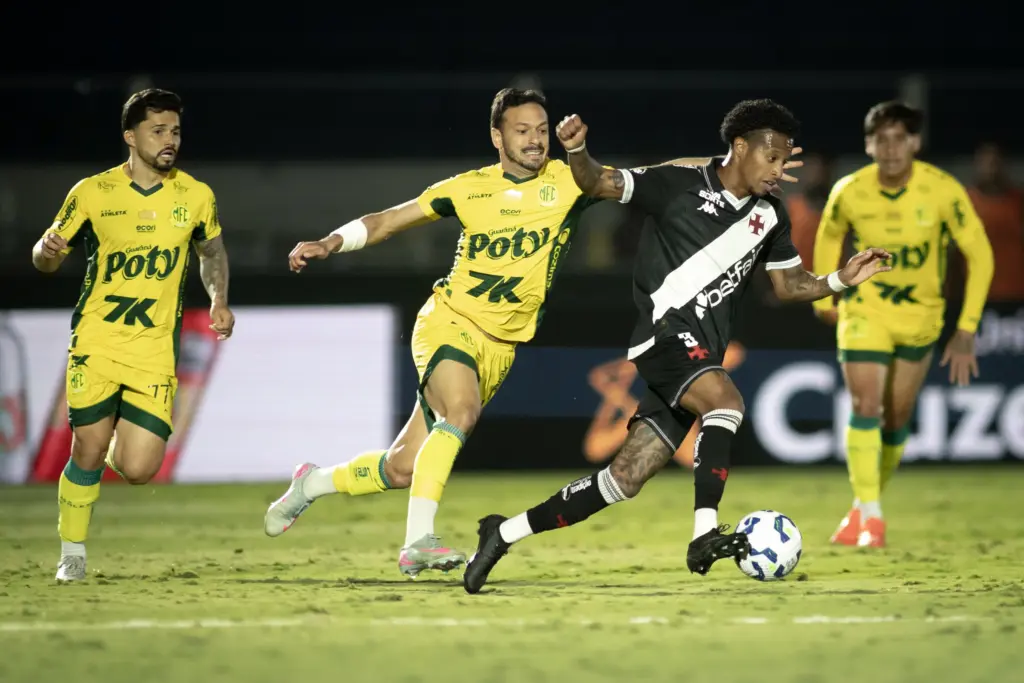 Erro bizarro da CBF 'salva' Vasco do rebaixamento e provoca caos na tabela do Brasileirão
