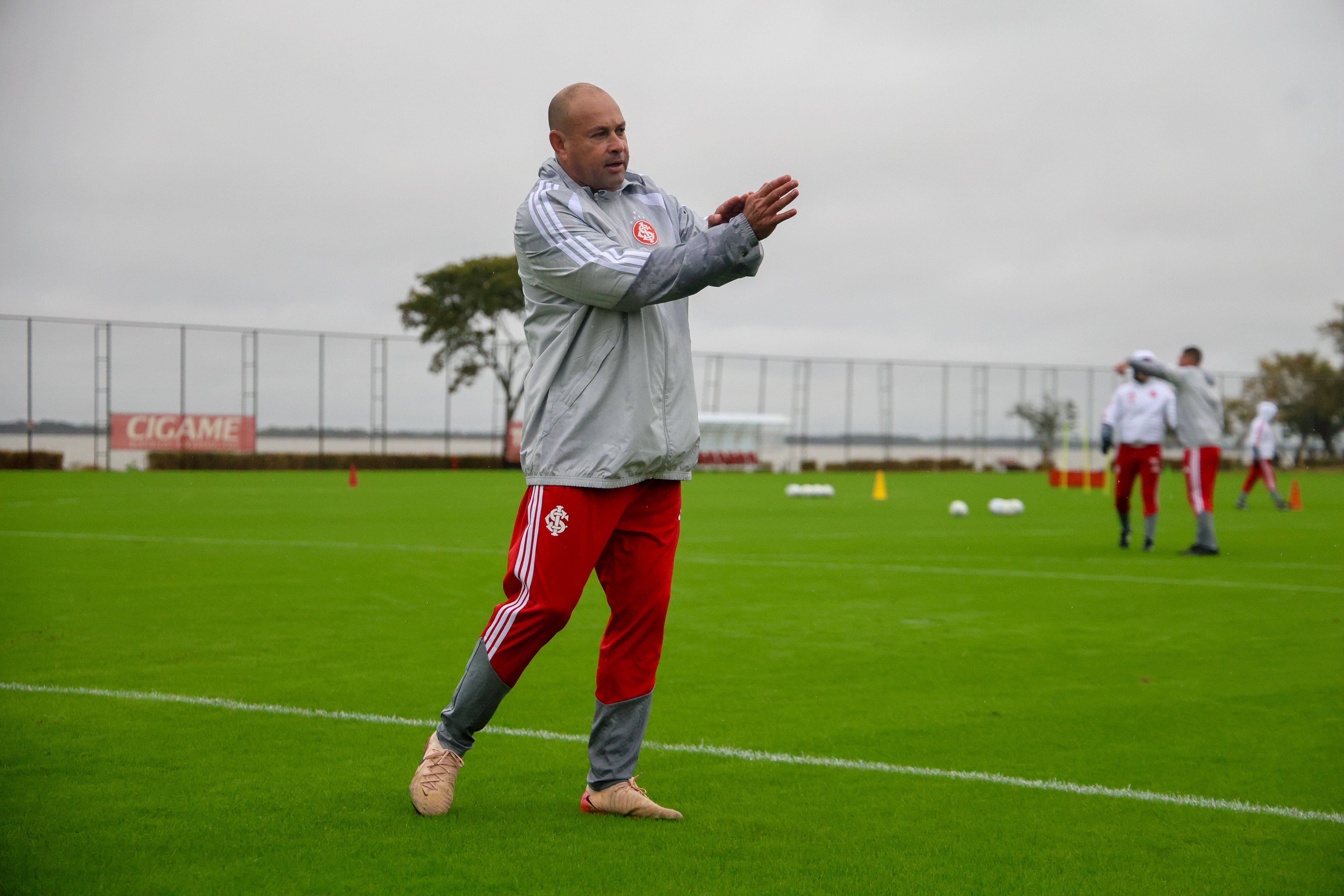 Internacional anuncia ex
