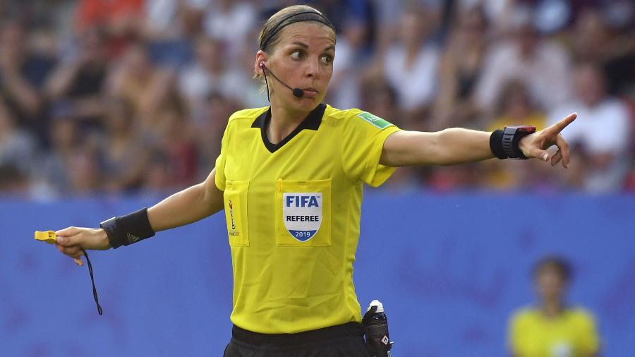 Francesa Stéphanie Frappart é nomeada responsável por arbitragem da Uefa