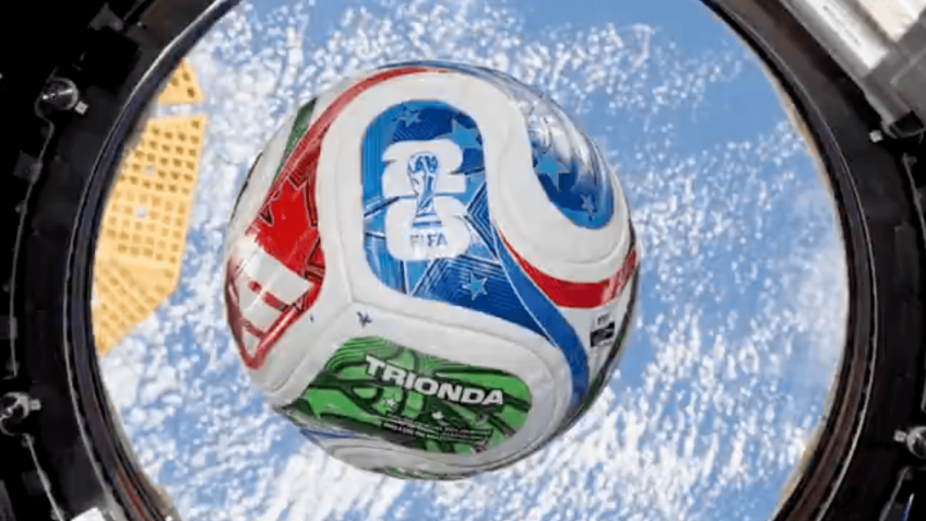 Nasa leva bola oficial da Copa do Mundo ao espaço