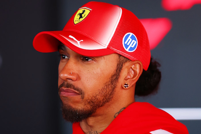 Alesi critica Hamilton e cobra respeito à Ferrari
