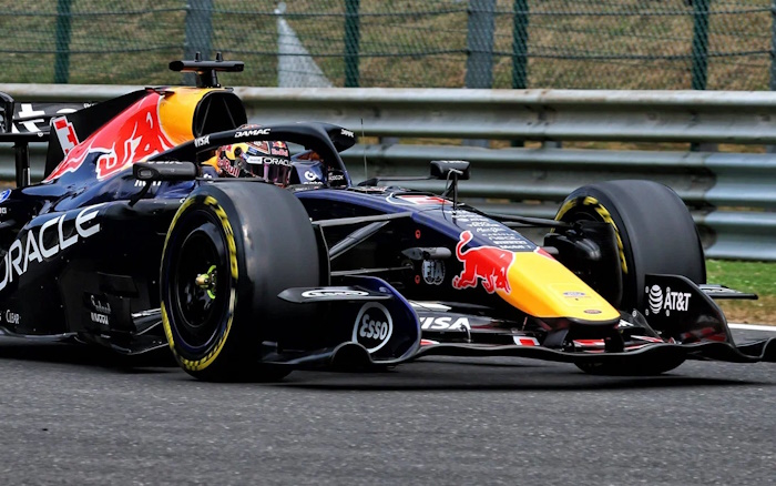 Verstappen é o mais rápido no TL1 em Spa