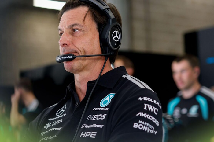 Verstappen fecha porta da Mercedes e Wolff reage em Zandvoort