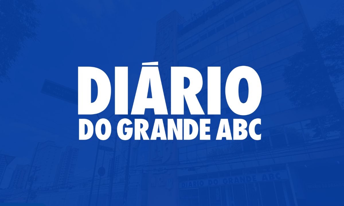 Um novo meio-campo. No time do Memofut. É comunicador. Atua no Grande ABC. E documenta a Bengala Azul.