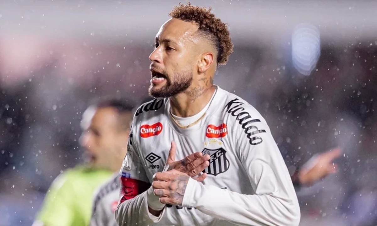 Neymar não viaja com o Santos e deve ficar fora do jogo contra o Palmeiras