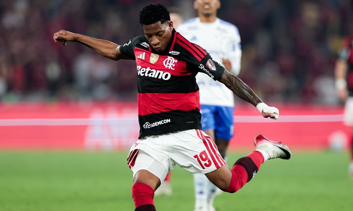 Flamengo fecha venda do atacante Gonzalo Plata por R$ 72 milhões, diz TV