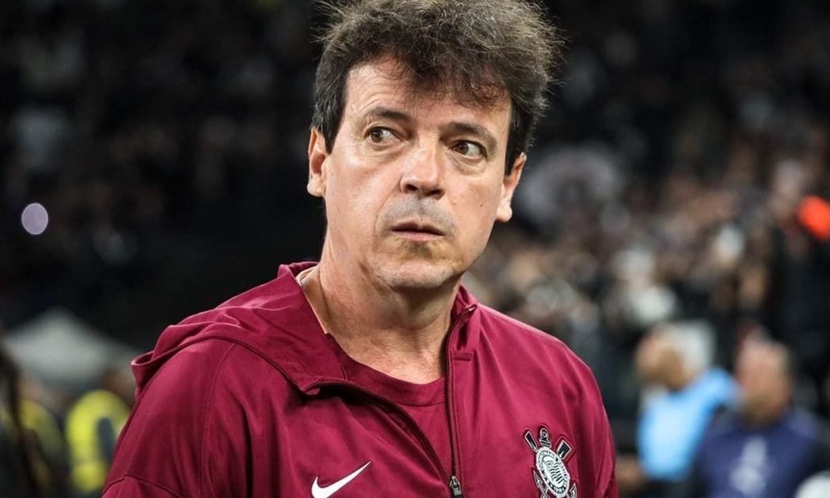 Corinthians despenca na temporada com Diniz enquanto ferve politicamente