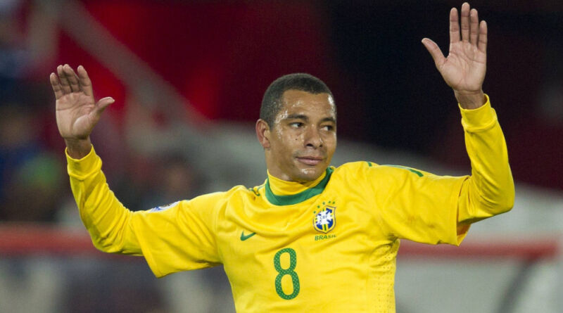 Ex-volante da Seleção no Penta, Gilberto Silva exalta transições rápidas do Brasil na Copa do Mundo