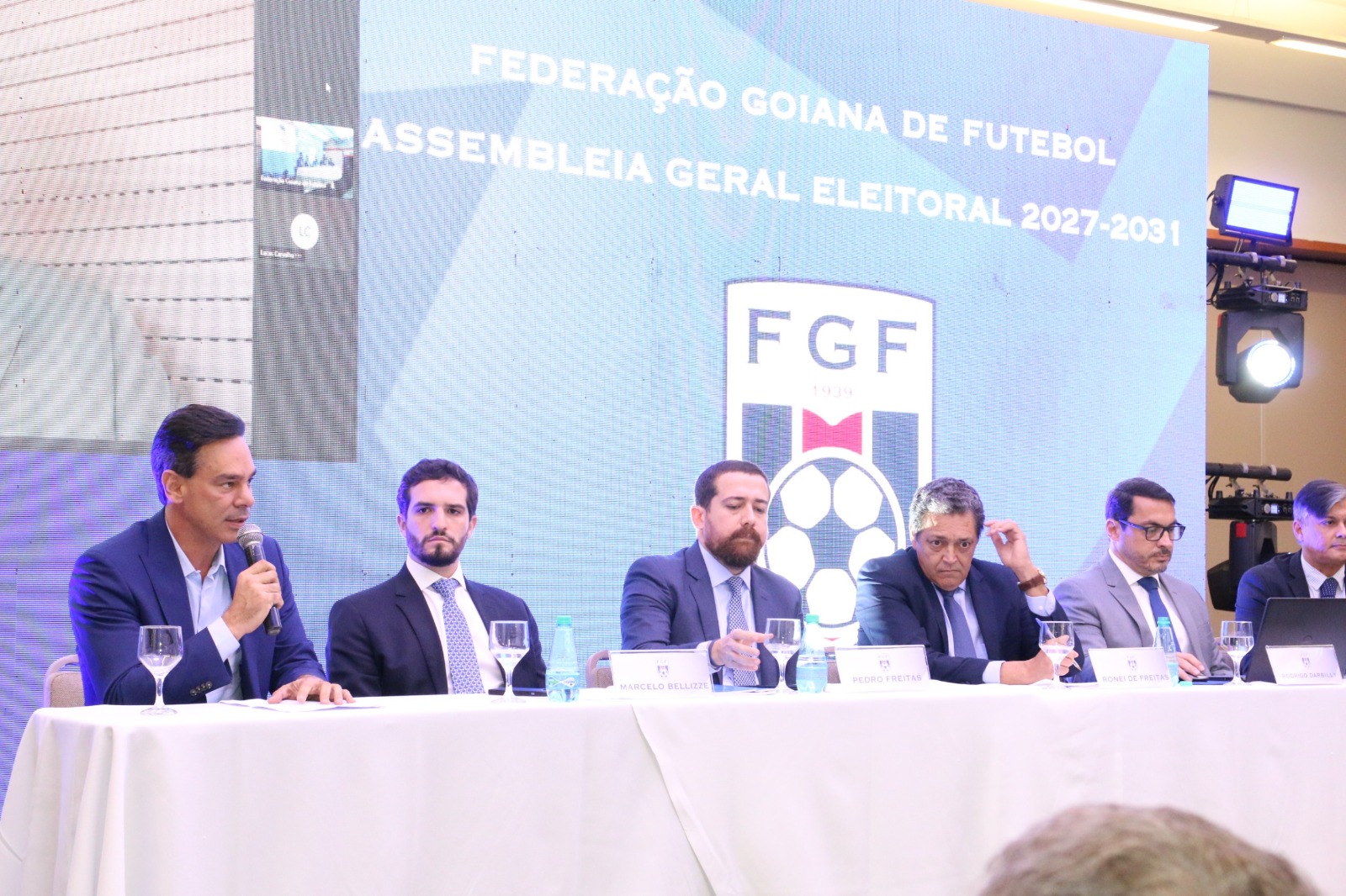 Governo de Goiás anuncia medidas de apoio ao futebol goiano