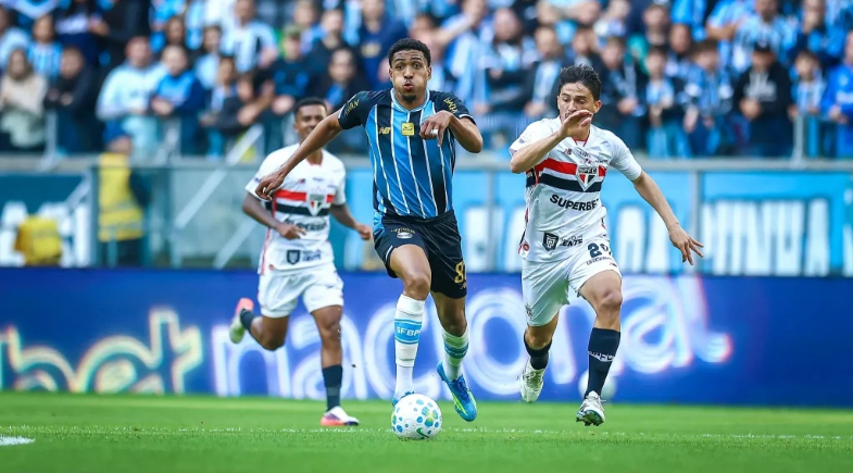 São Paulo toma virada do Grêmio e completa oito jogos sem vencer no Brasileiro