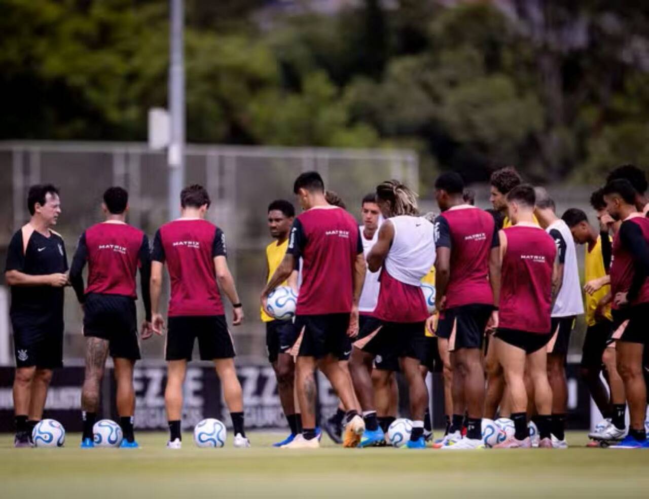 Corinthians busca sequência recorde no Brasileirão em confronto decisivo contra o Athletico-PR